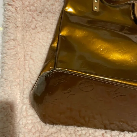 LOUIS VUITTON TOTE.. BRONZE VERNIS DESIGN. GREAT BAG Stored in a dust bag. - Picture 3 of 11